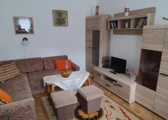 Júlia Apartman.