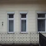 Julia Apartman.