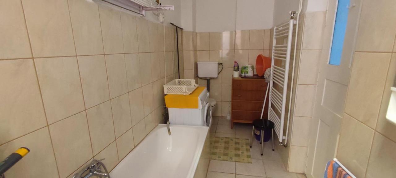 Julia Apartman. * Budapest